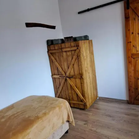 гигови Apartament *